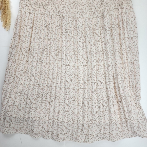 Wishlist Aparrel Cream Light Pleated Dress Sz L - Picture 6 of 15